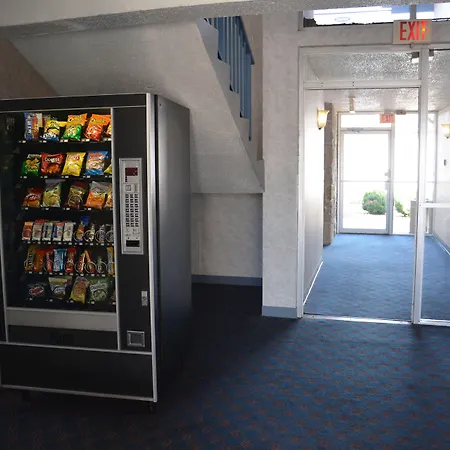 Travelodge By Wyndham Milwaukee-3